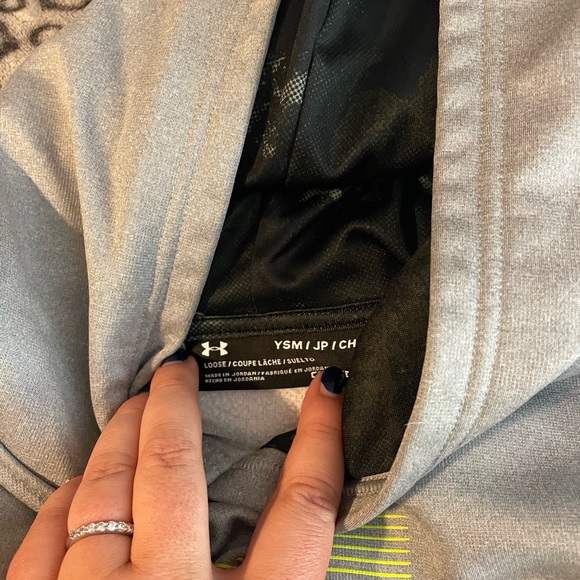 Bundle of boys Under Armour sweatshirts - Picture 6 of 6